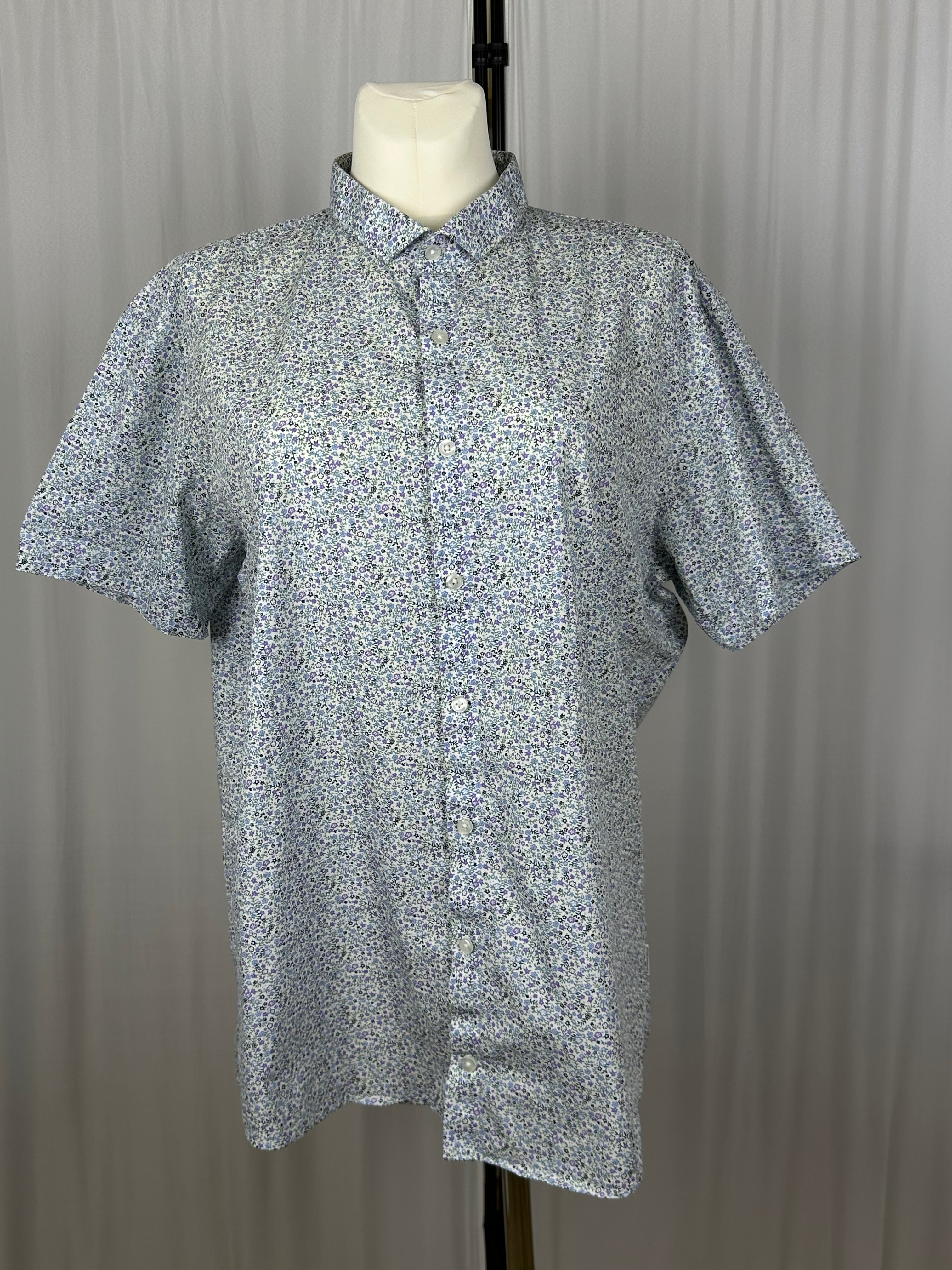 Delikatna, oversize’owa koszula w kwiaty w stylu vintage