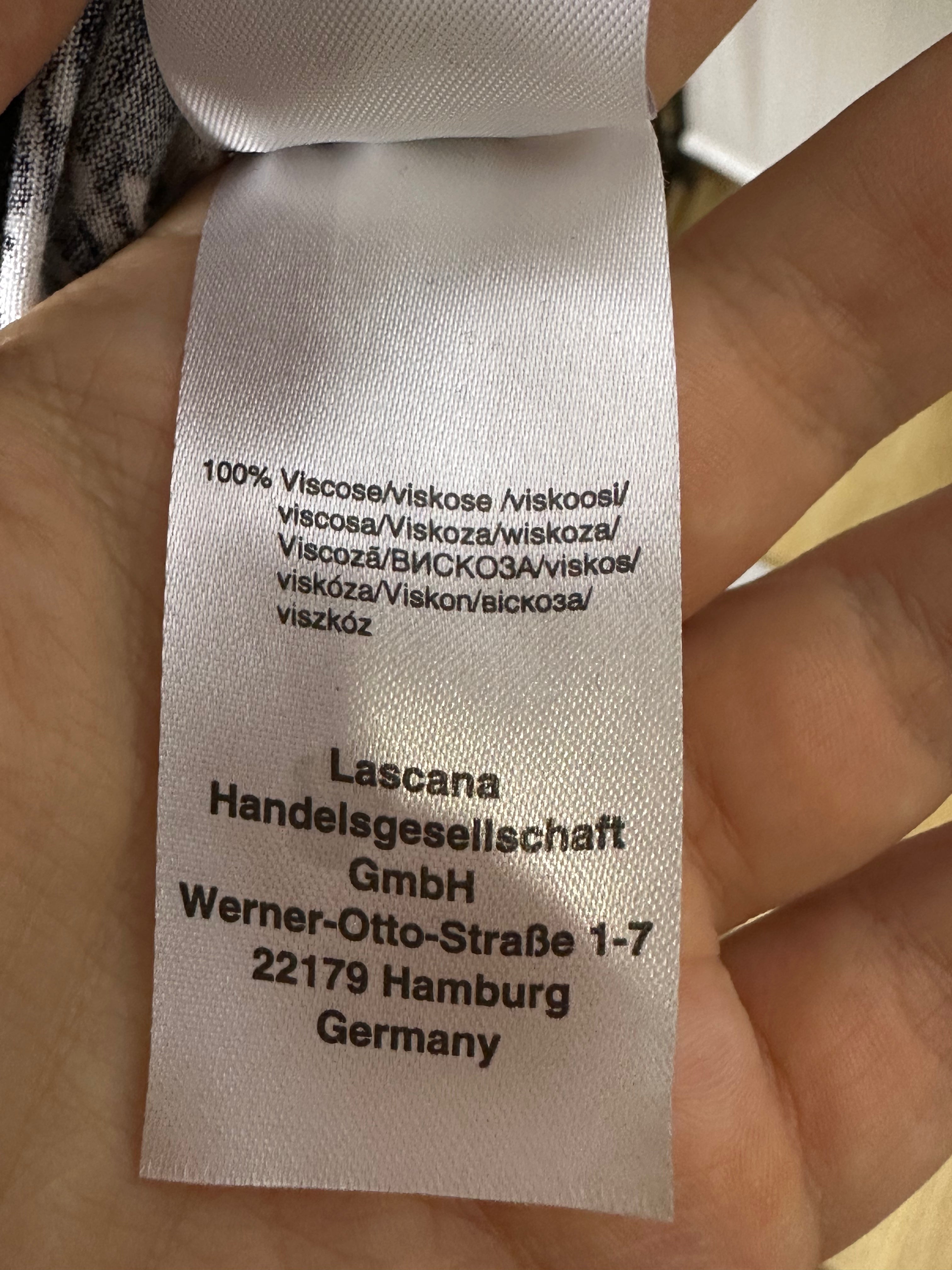 czarny kombinezon w kwiaty z wiązaniem