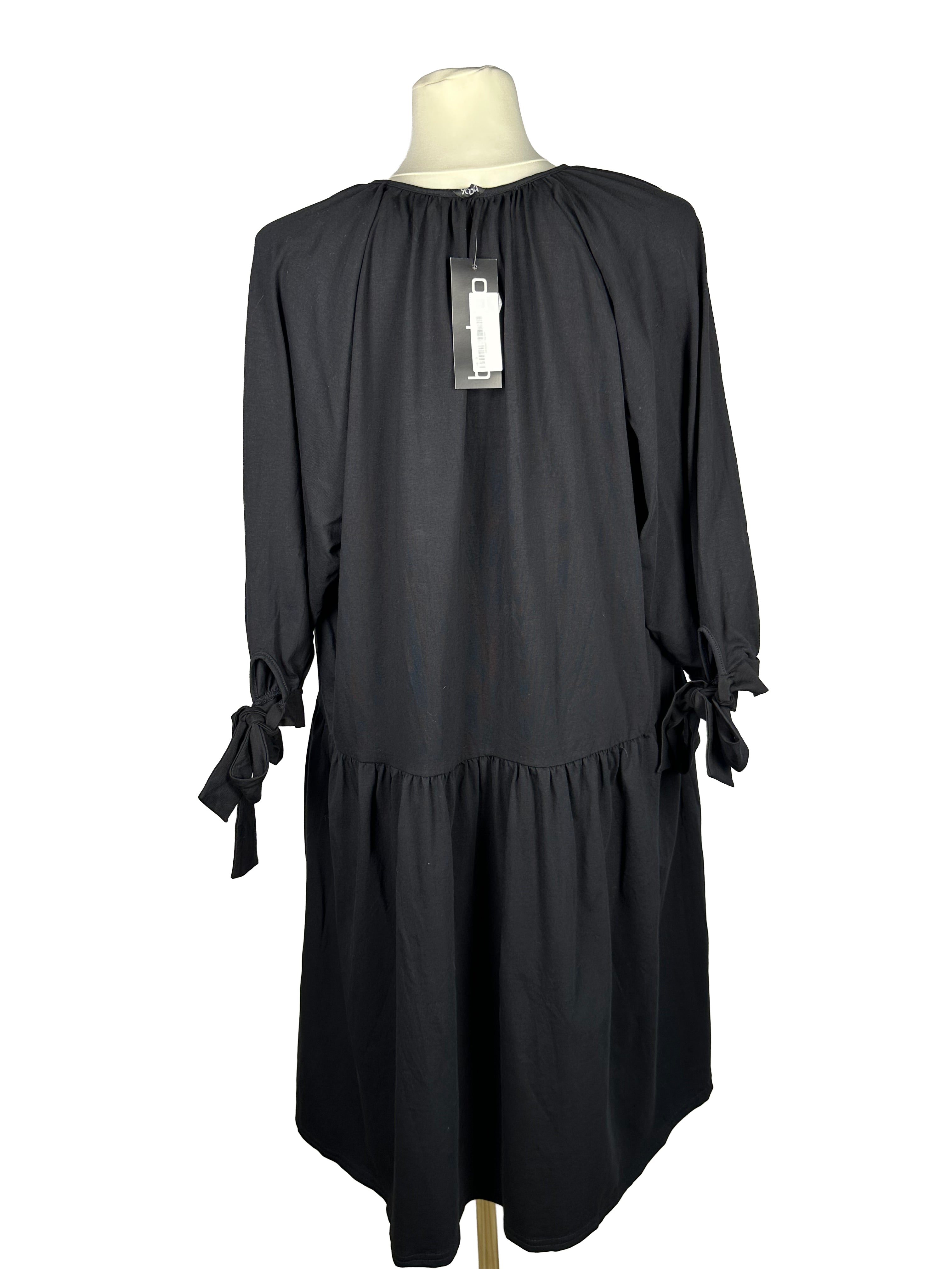 Czarna oversize sukienka od Boohoo