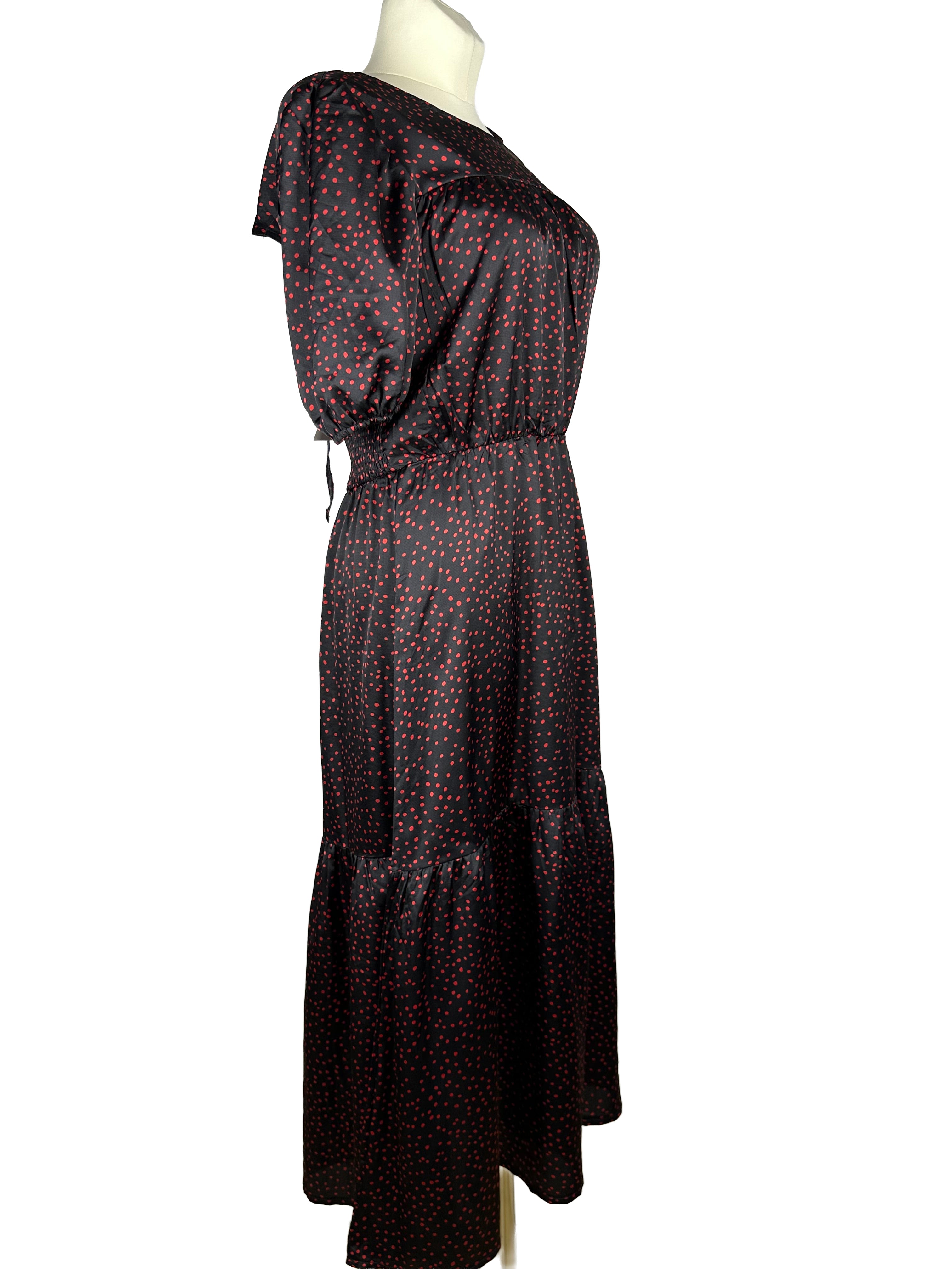 Czarna sukienka maxi w czerwone kropki