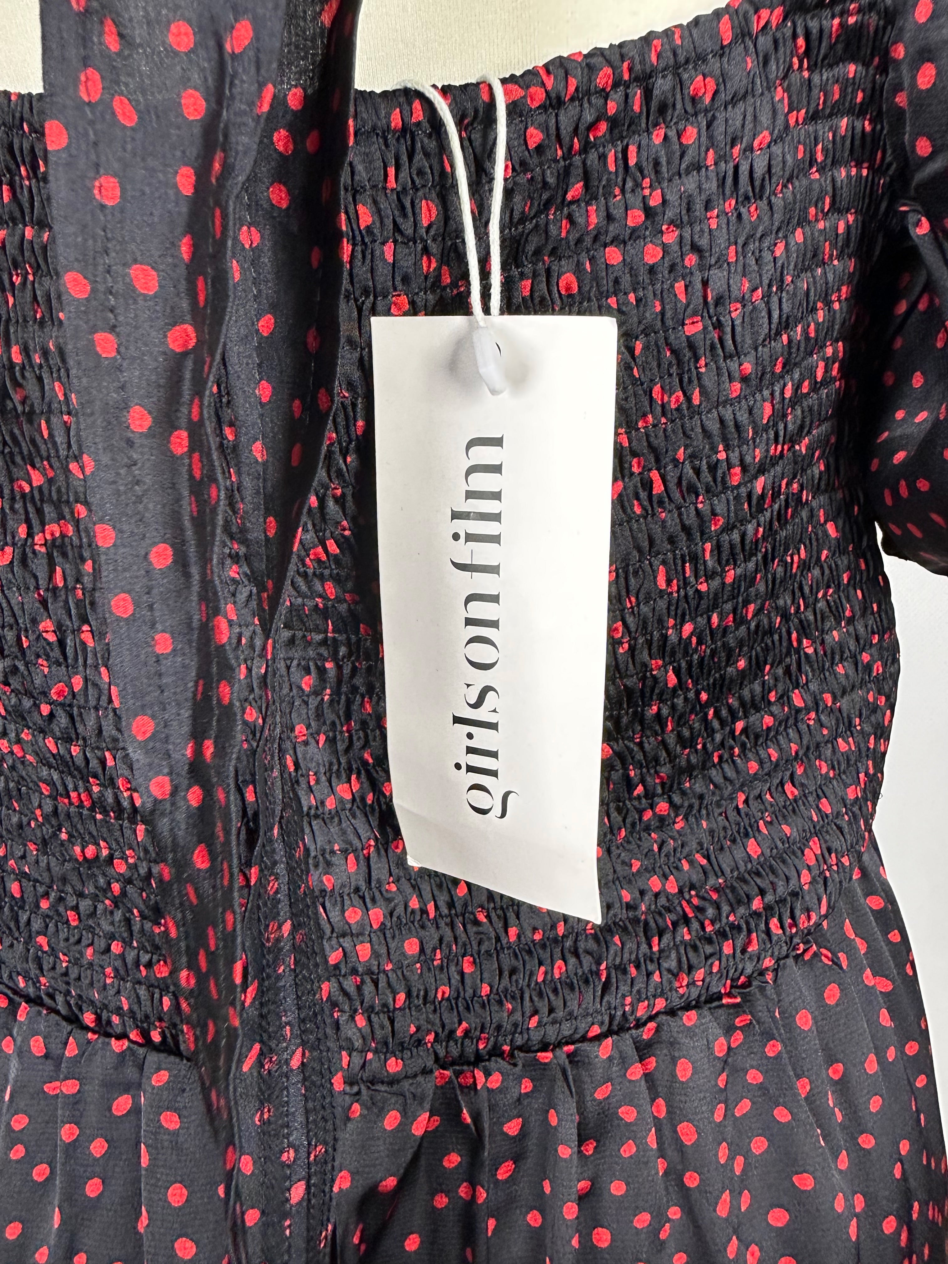 Czarna sukienka maxi w czerwone kropki